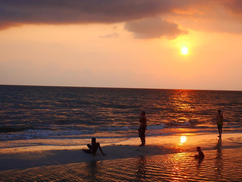 Mango Beach Resort Trat Buitenkant foto
